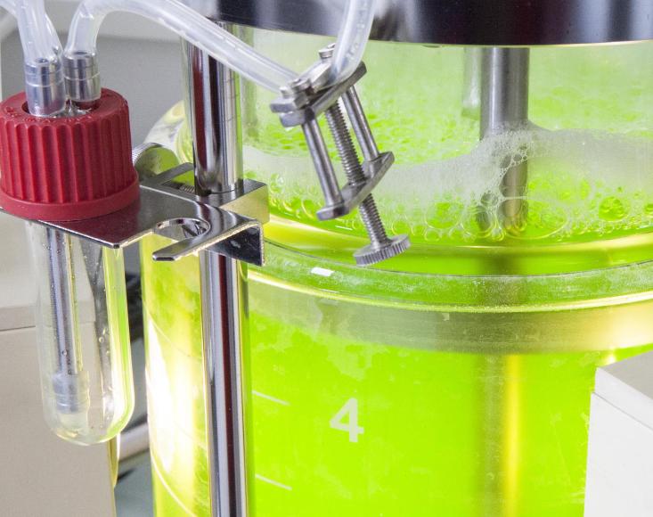 produit chimique fluo dans un laboratoire
