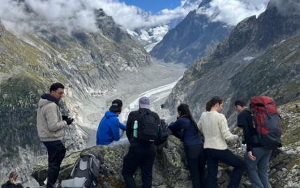 étudiant dans la montagne