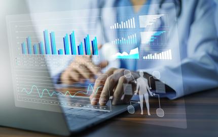 Medecins analysant des données statistiques