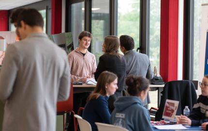 accompagner les étudiants dans des parcours professionnels en transformation